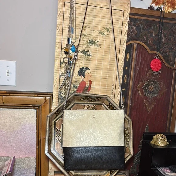 kate spade Leather Shoulder Crossbody Bag Two Tone Cream Black 10”Lx9.5”Hx2”W - Picture 6 of 17